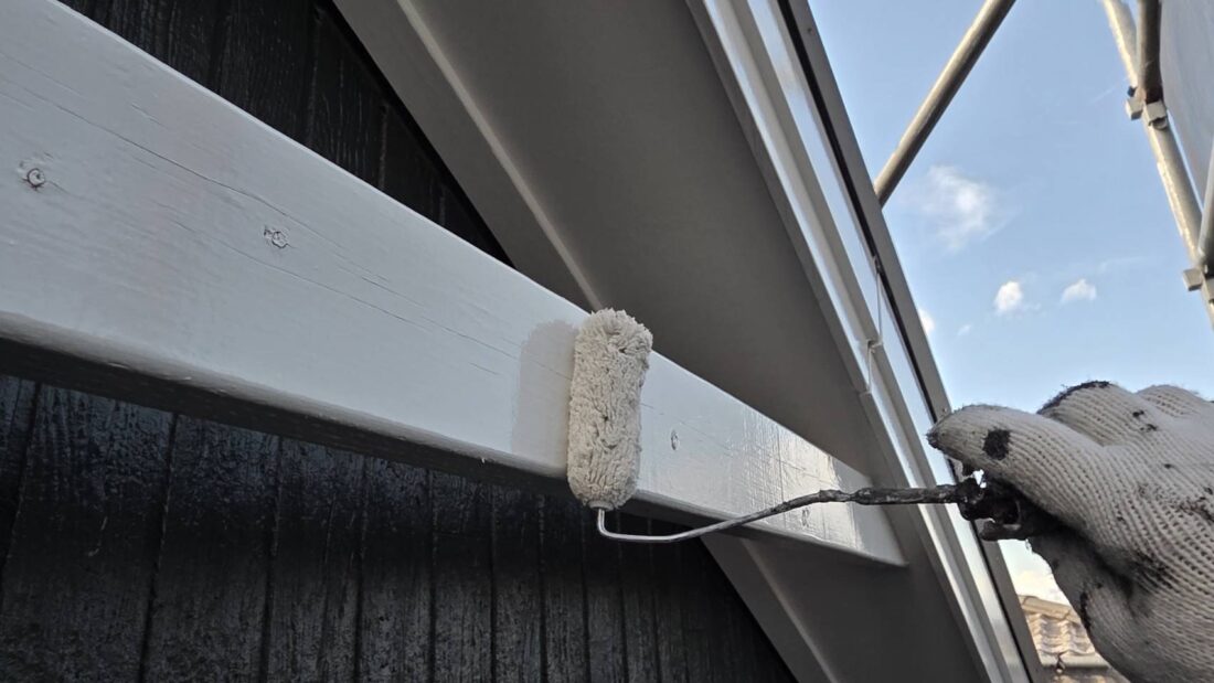 窓廻り化粧枠　上塗り