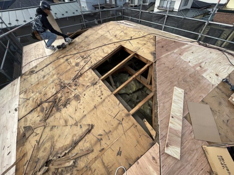 葺き替え：野地板腐食の為、交換