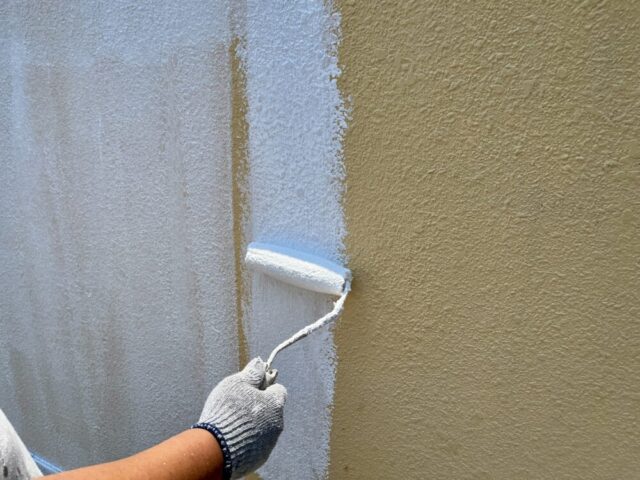 下塗りは外壁塗装の「命」！役割と種類を徹底解説