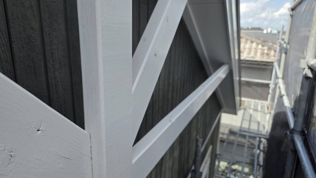 窓廻り化粧枠　中塗り完了