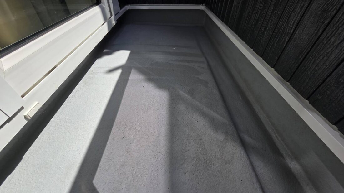 バルコニー防水　脱脂処理完了