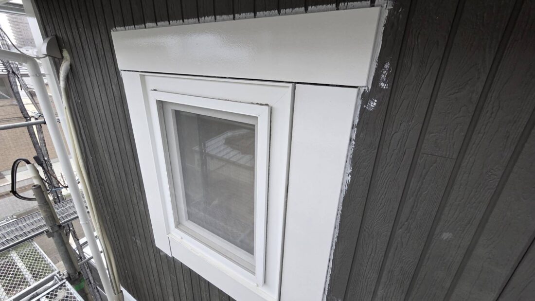 窓廻り化粧枠　中塗り完了